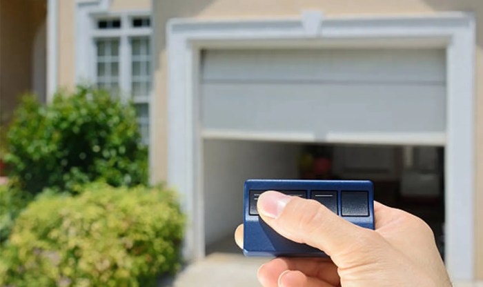 10 Signs of a Broken Garage Door Opener